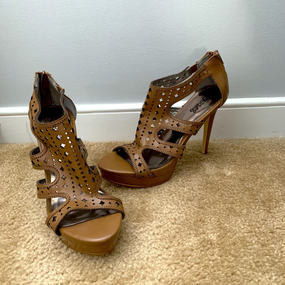 Carlos Santana Pumps